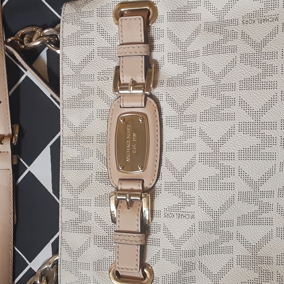 Michael KORS VANILLA HAMILTON CROSSBODY - Picture 6 of 17